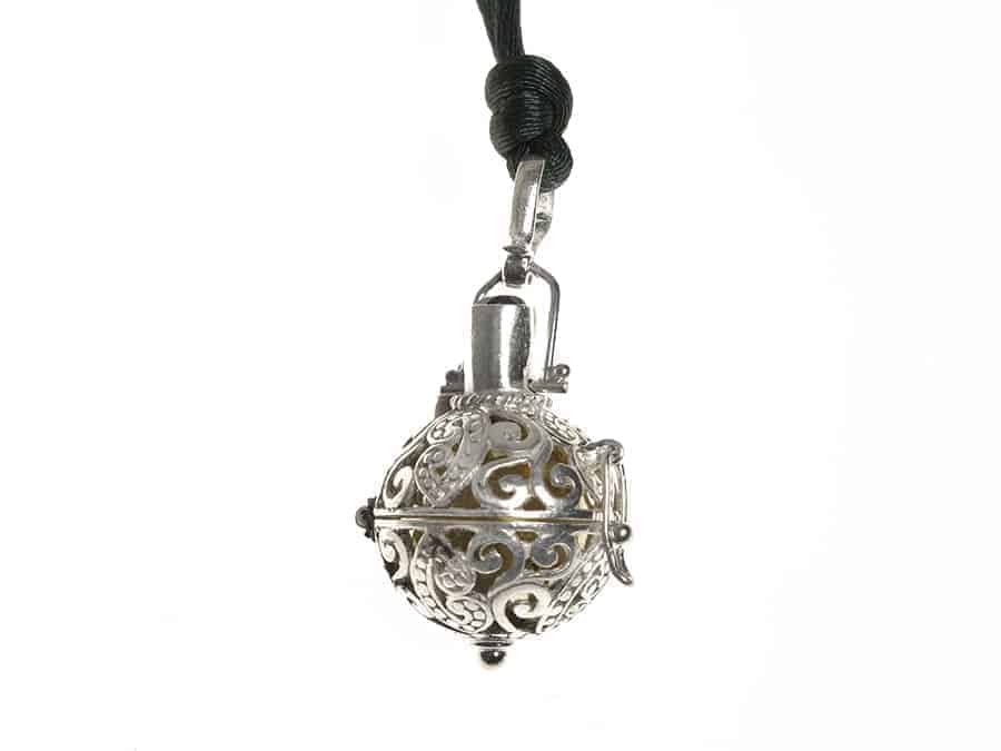 Llamador de angeles bolita repujado - Cuchicuchi Regalos personalizados y  joyas